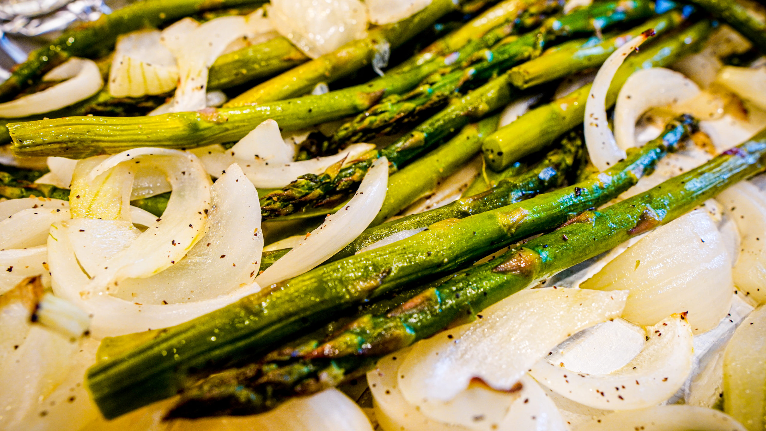 Roasted Asparagus The Scoop with Lea | Roasted Asparagus and Onion 2